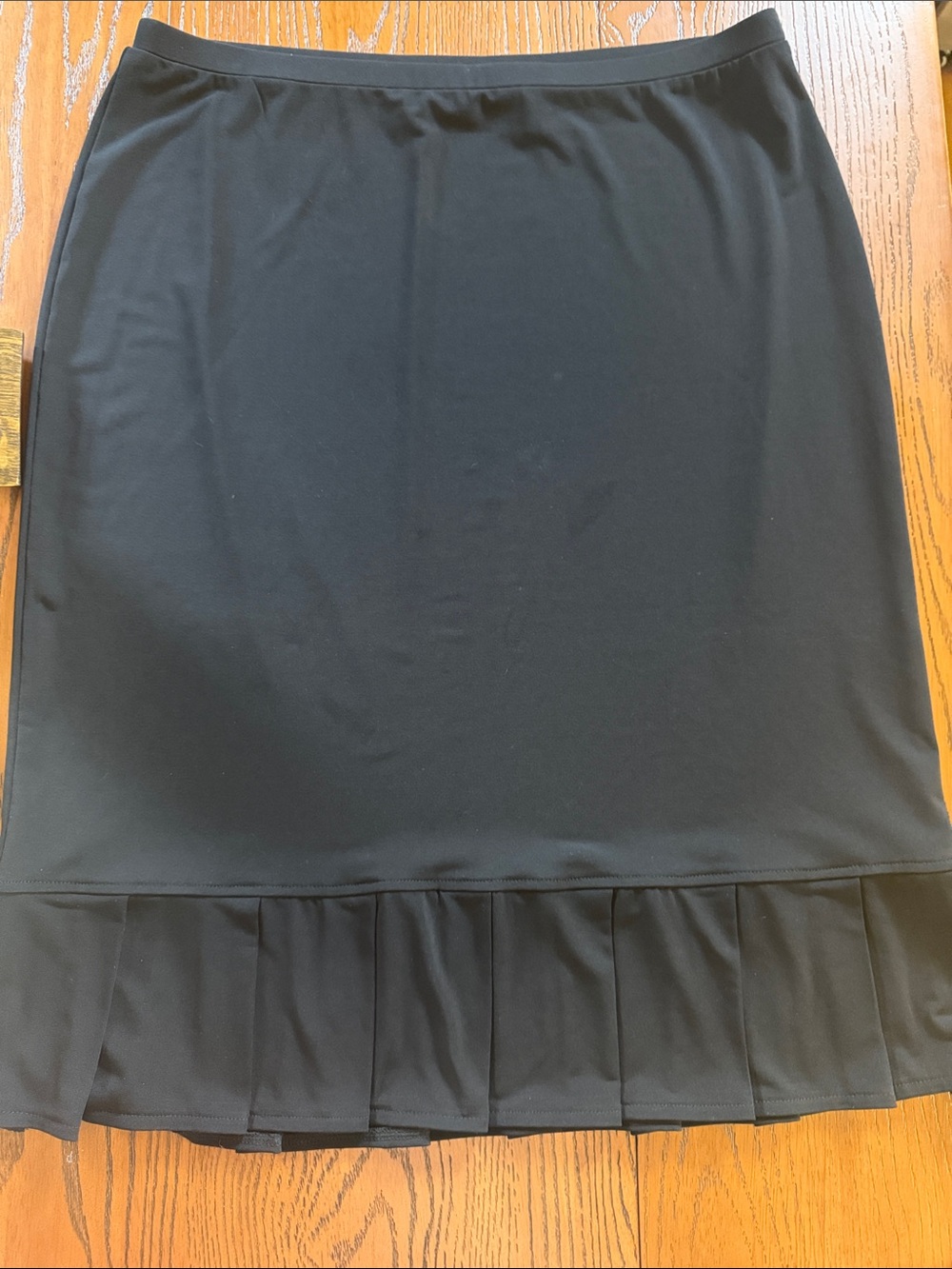 Women's Pleated Hem Skirt